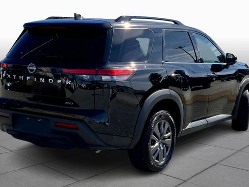 Used 2025 Nissan Pathfinder SV image 11