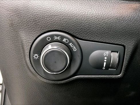 Used 2023 Jeep Compass Sport image 16