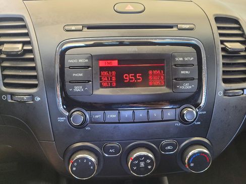 Used 2017 Kia Forte LX FWD image 25