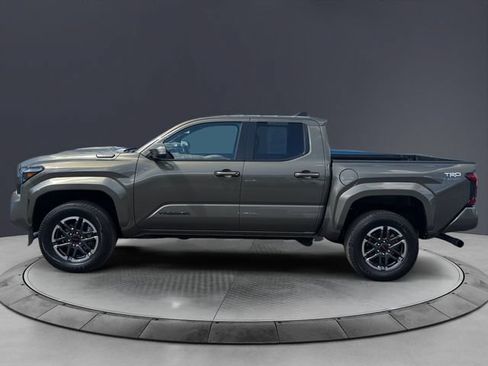 Used 2025 Toyota Tacoma TRD Sport w/ TRD Sport Upgrade Package AWD/4WD image 2