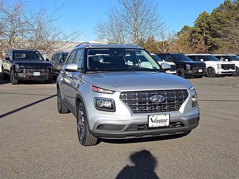 Certified 2022 Hyundai Venue SEL image 3