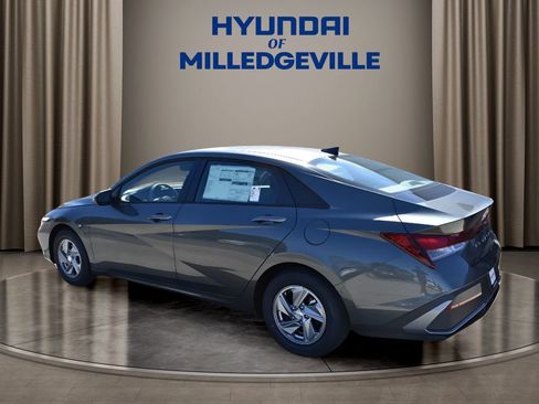 New 2026 Hyundai Elantra SE image 2