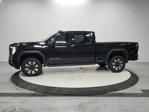 Used 2024 GMC Sierra 2500 AT4 w/ Technology Package AWD/4WD image 4