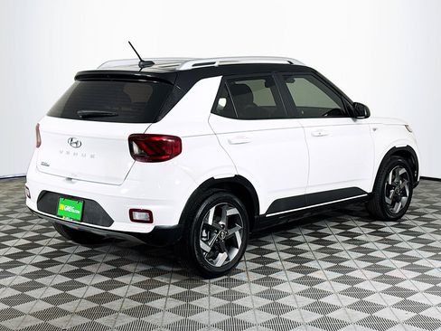 Used 2026 Hyundai Venue SEL FWD image 8