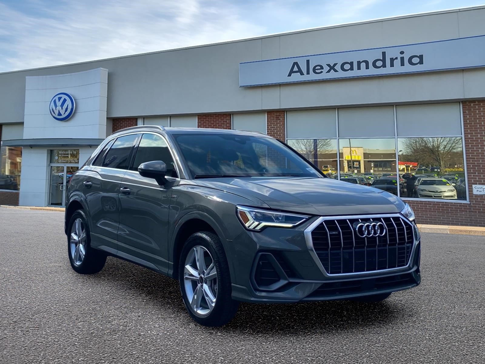 Used 2024 Audi Q3 2.0T Premium w/ Convenience Package AWD/4WD image 1