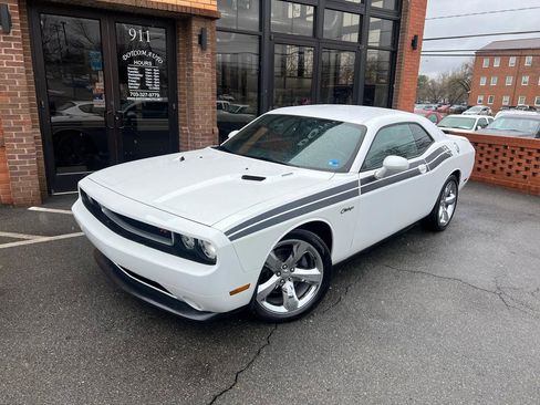 Used 2012 Dodge Challenger R/T image 2