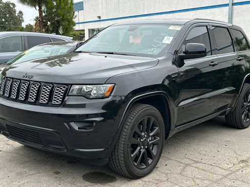 Used 2019 Jeep Grand Cherokee Altitude AWD/4WD image 10