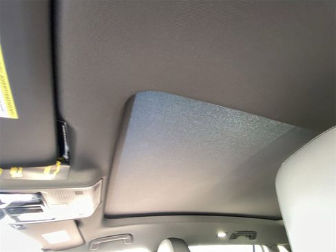 New 2026 Volkswagen Tiguan SE R-Line image 18