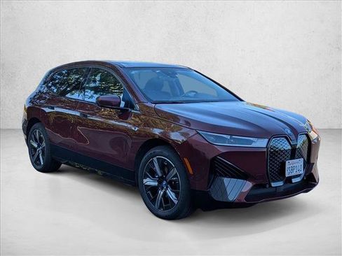 Used 2024 BMW iX xDrive50 w/ Premium Package AWD/4WD image 3