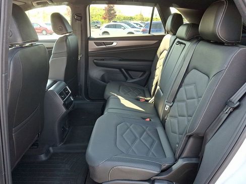 Used 2024 Volkswagen Atlas Cross Sport SE AWD/4WD image 12