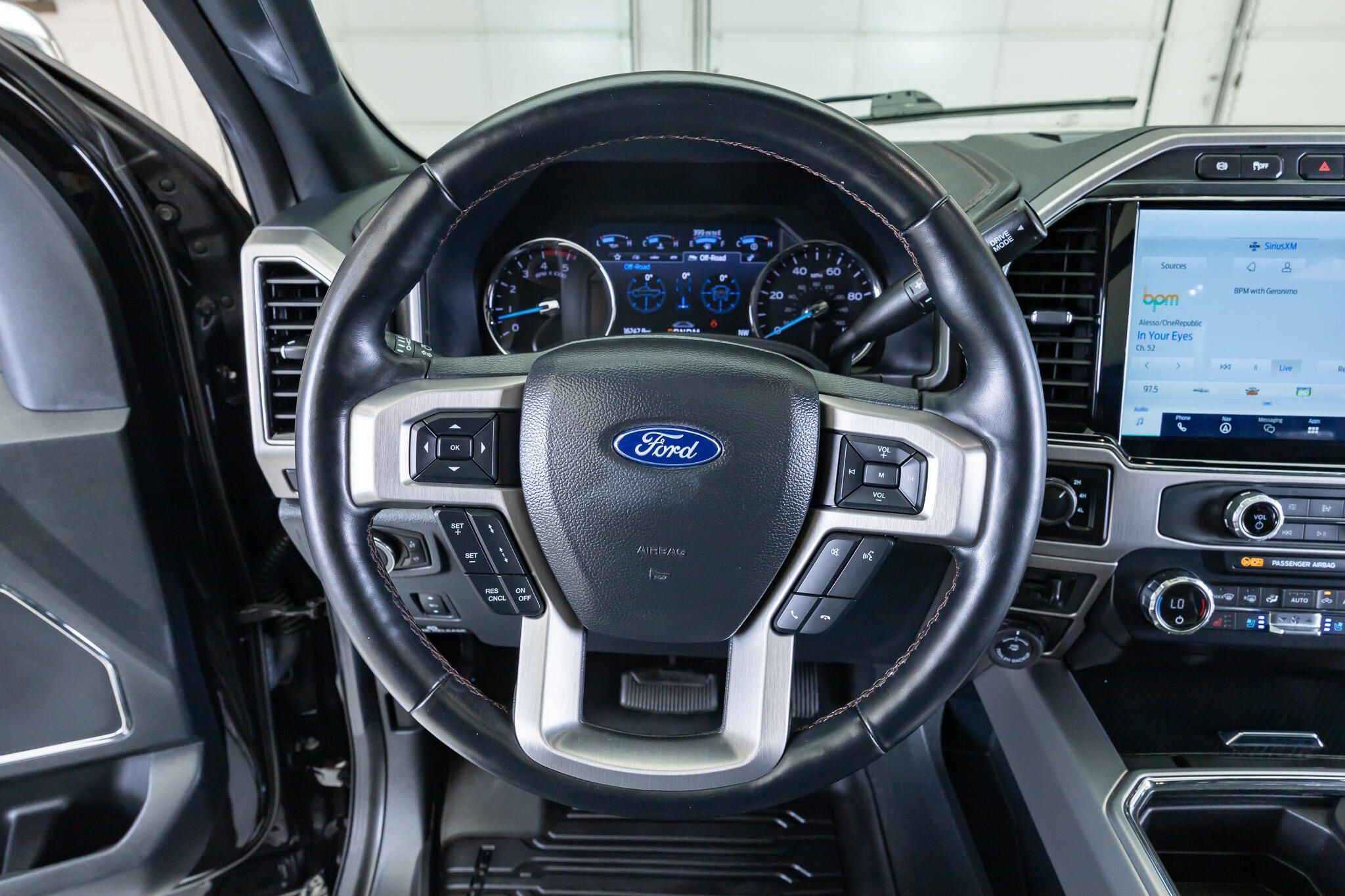 Used 2022 Ford F450 Platinum w/ FX4 Off-Road Package AWD/4WD image 16