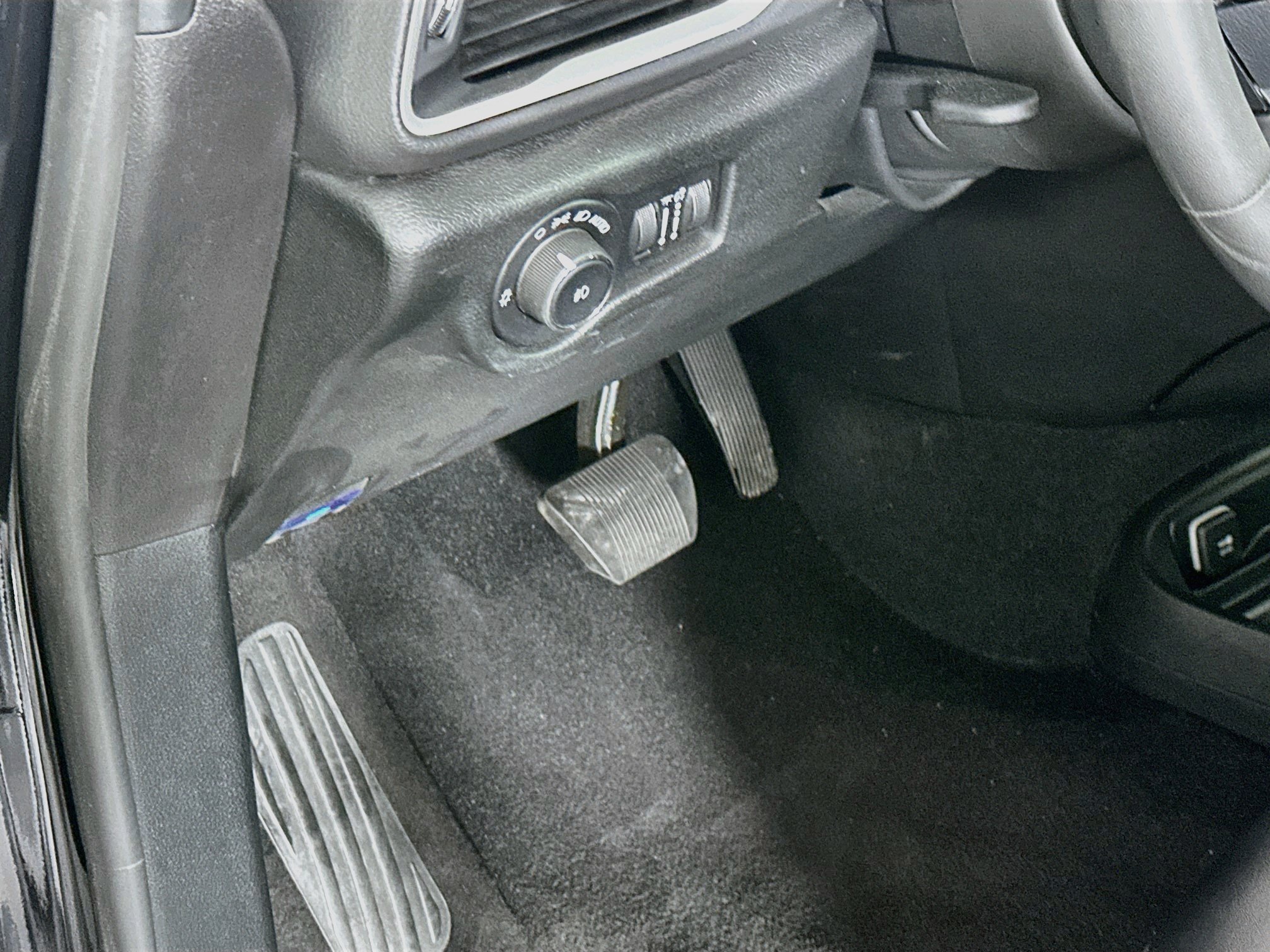 Used 2025 Chrysler Pacifica Select FWD image 17