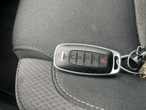 Used 2025 Nissan Pathfinder SV FWD image 21