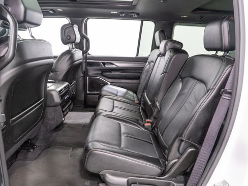 Used 2024 Jeep Wagoneer Series II AWD/4WD image 33