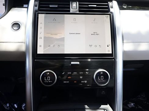 New 2025 Land Rover Discovery S AWD/4WD image 23