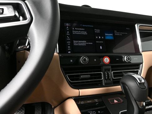 Certified 2026 Porsche Macan AWD/4WD image 12