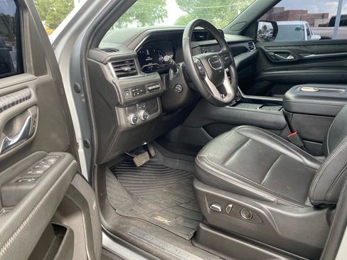 Used 2023 GMC Yukon XL Denali RWD image 4