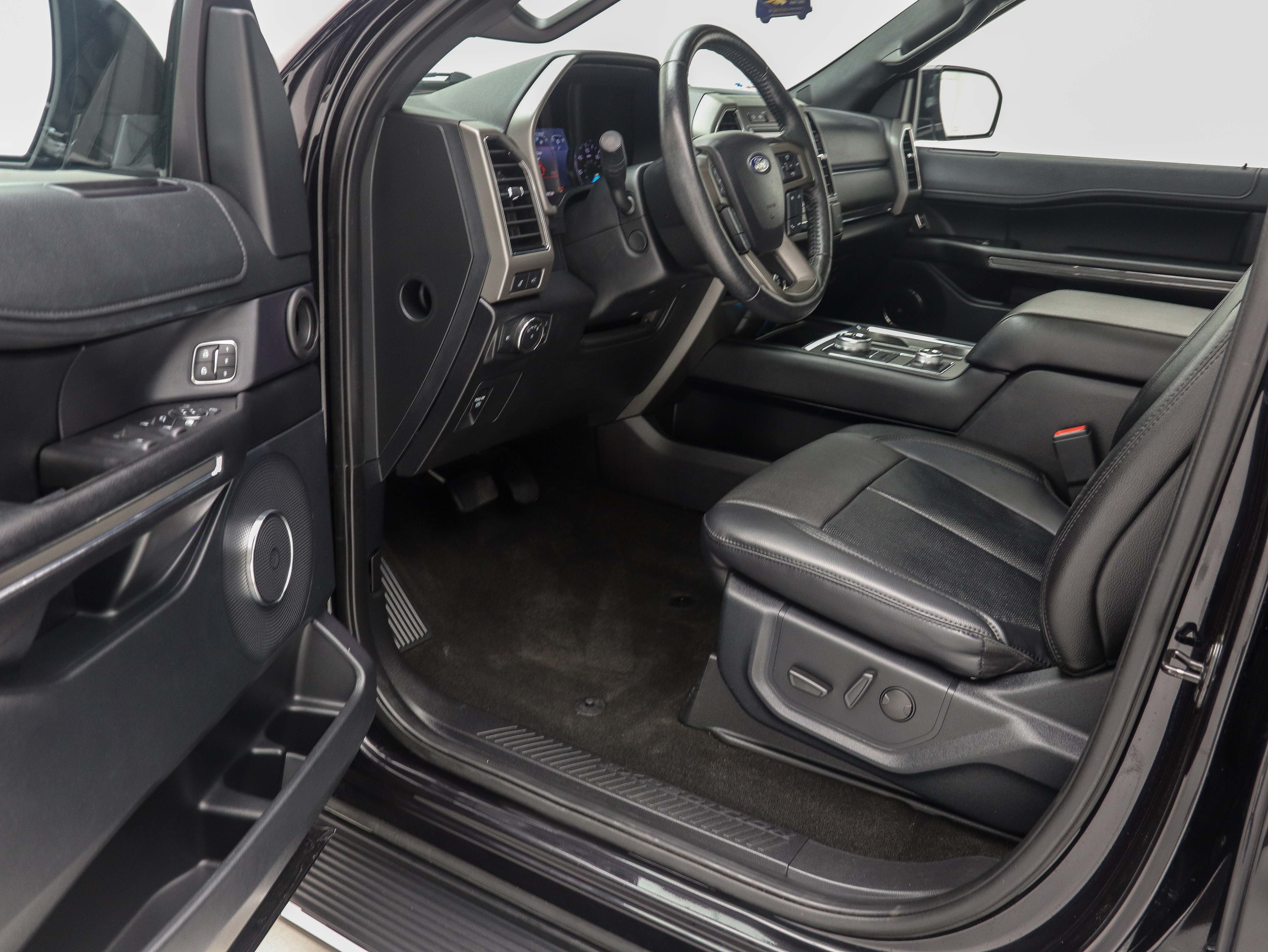 Used 2020 Ford Expedition Max XLT w/ Equipment Group 202A AWD/4WD image 24