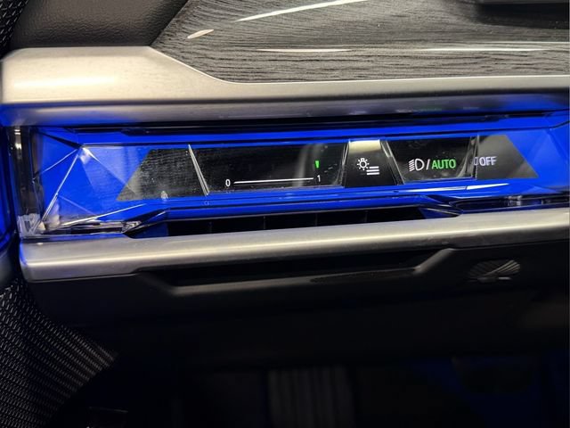 Used 2025 BMW 740i RWD image 35