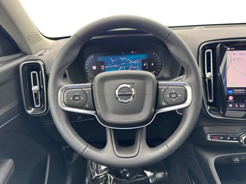 Certified 2025 Volvo XC40 B5 Plus AWD/4WD image 16