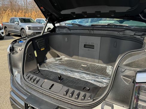 Used 2025 Ford F150 Lightning XLT image 23