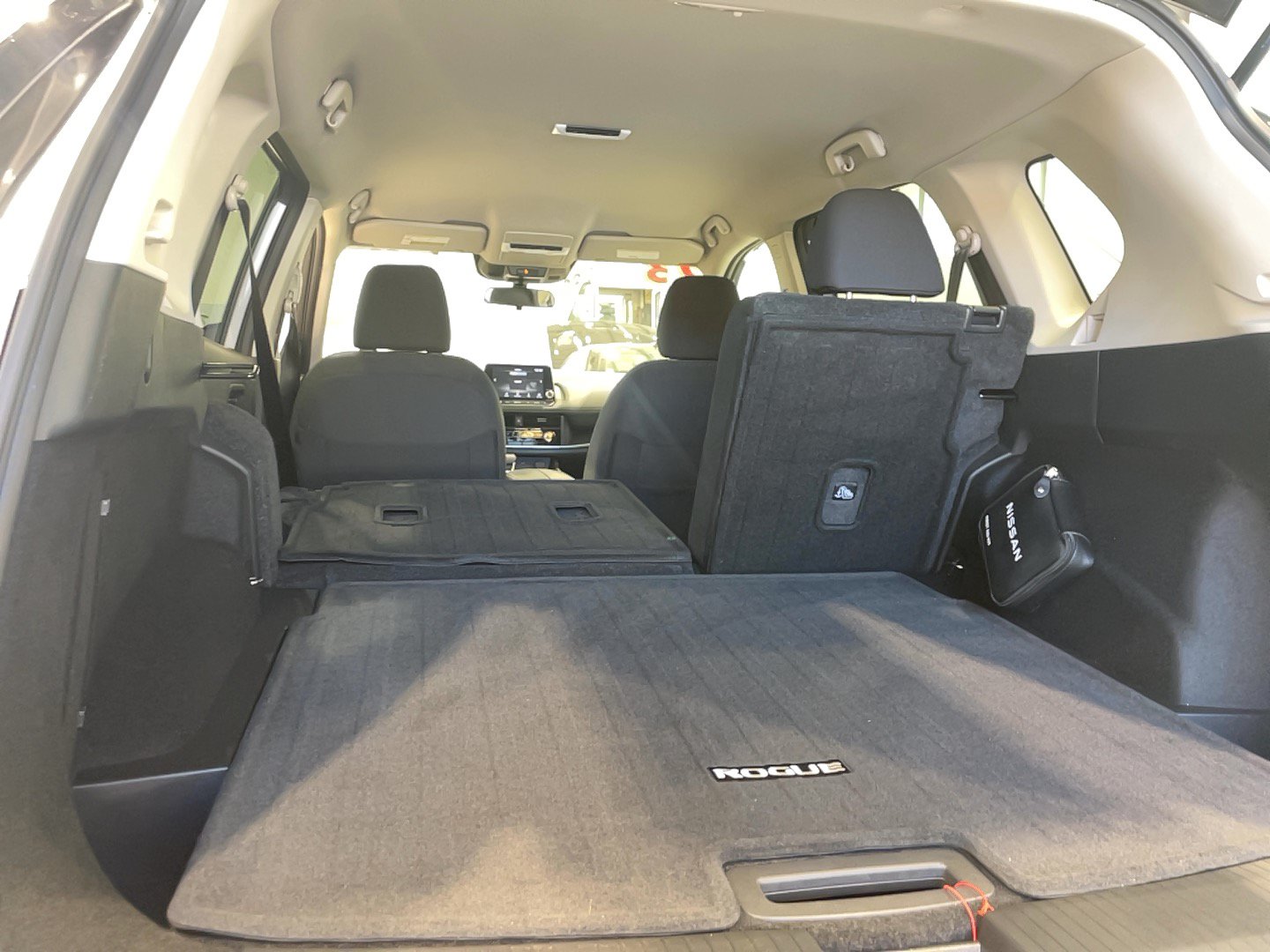 Used 2023 Nissan Rogue S AWD/4WD image 8