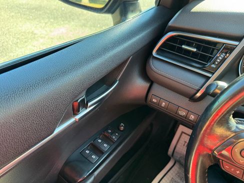 Used 2020 Toyota Camry SE image 24