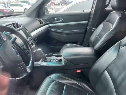 Used 2017 Ford Explorer XLT w/ Equipment Group 202A image 27