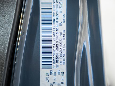 Used 2017 Jeep Wrangler Unlimited Sahara w/ Connectivity Group image 41