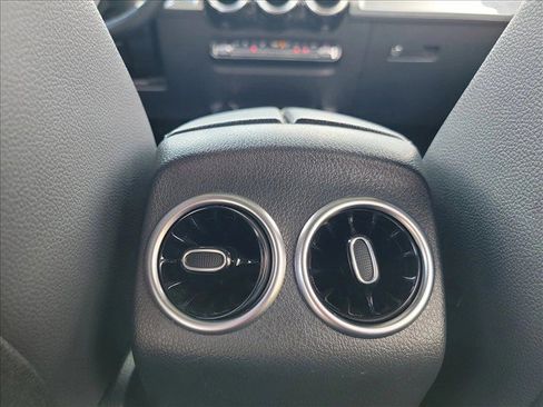 Used 2023 Mercedes-Benz GLB 250 4MATIC w/ Premium Package image 17