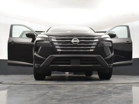 Used 2024 Nissan Rogue S image 11