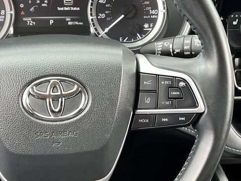 Used 2023 Toyota Highlander XLE image 14