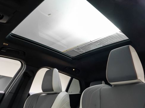 Used 2025 BMW X2 xDrive28i image 5