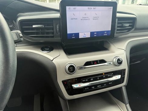Used 2023 Ford Explorer XLT image 17