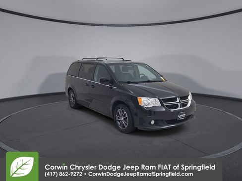 Certified 2017 Dodge Grand Caravan SXT image 5