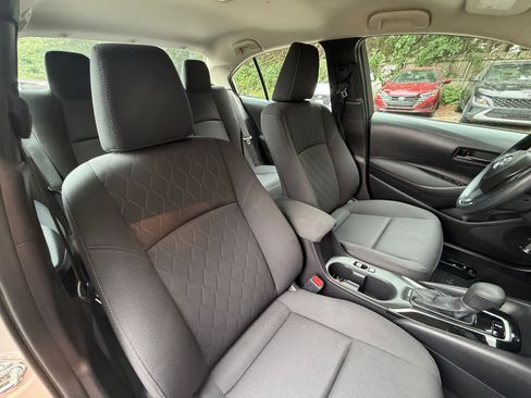 Used 2025 Toyota Corolla LE FWD image 34