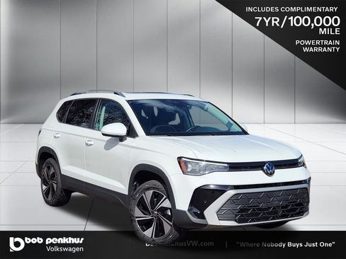 New 2025 Volkswagen Taos SE image 1