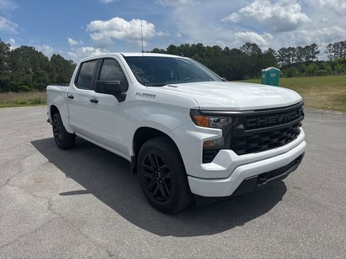 Used 2025 Chevrolet Silverado 1500 Custom image 2