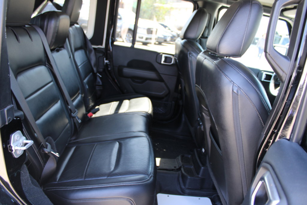 Used 2018 Jeep Wrangler Unlimited Sahara AWD/4WD image 11