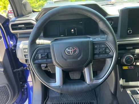 Used 2022 Toyota Tacoma SR w/ SR Convenience Package AWD/4WD image 13
