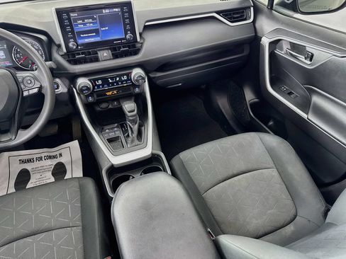 Used 2020 Toyota RAV4 XLE w/ Convenience Package FWD image 28