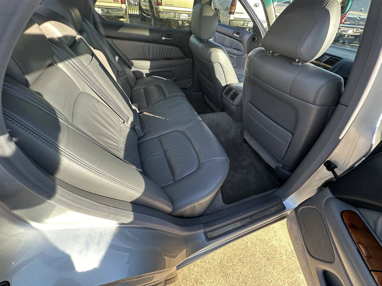 Used 1999 Lexus LS 400 w/ Premium Pkg RWD image 39