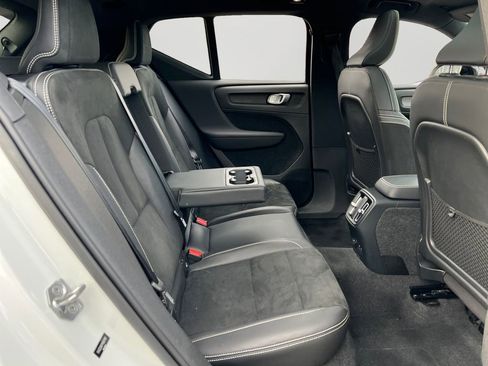 Used 2021 Volvo XC40 P8 Recharge w/ Advanced Package image 9