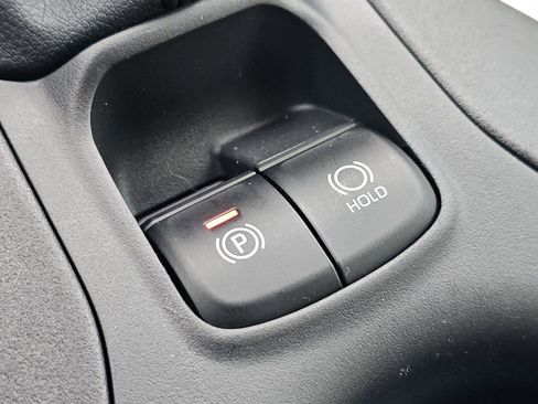 Used 2025 Toyota Corolla Cross LE image 14