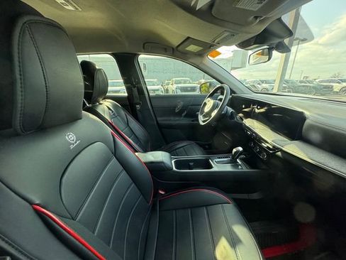 Certified 2025 Nissan Kicks SV image 3