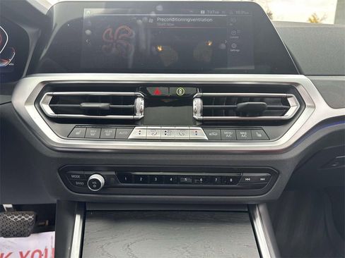 Used 2023 BMW 430i xDrive Coupe w/ Premium Package image 32