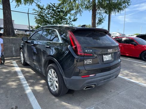 Used 2023 Cadillac XT4 Luxury w/ Cold Weather Package FWD image 5