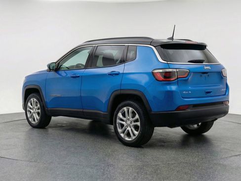 Used 2025 Jeep Compass Limited AWD/4WD image 6