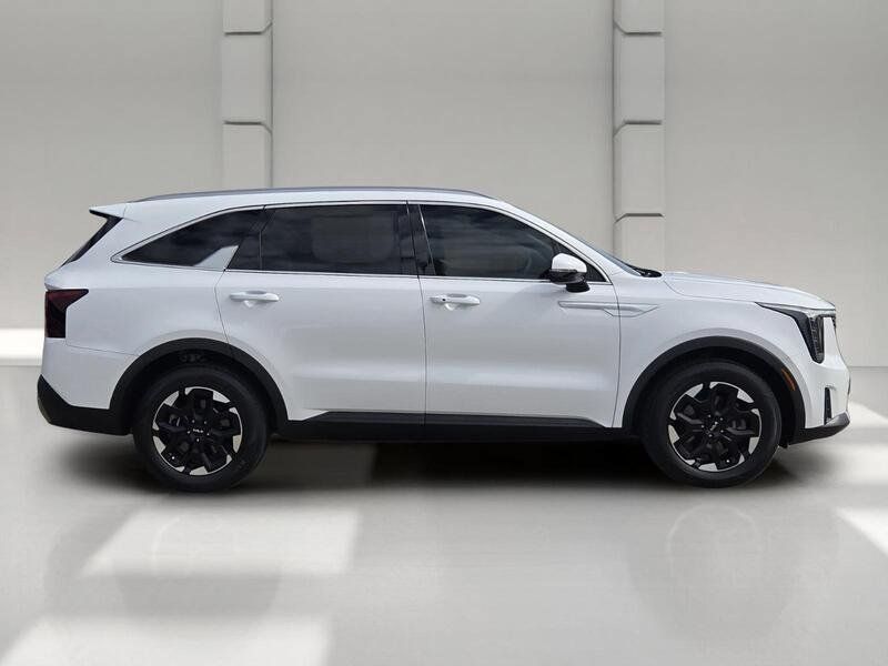 Used 2024 Kia Sorento S w/ Panoramic Sunroof Package FWD image 6