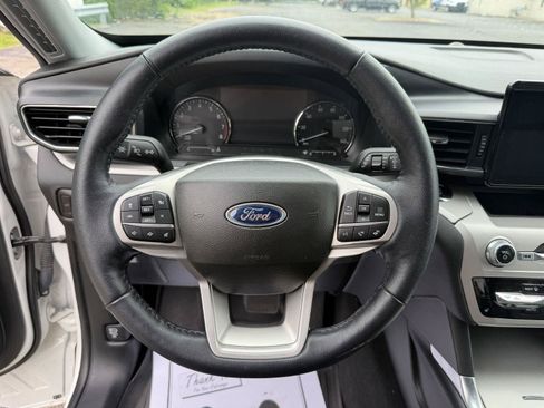 Used 2023 Ford Explorer XLT w/ Equipment Group 202A AWD/4WD image 14